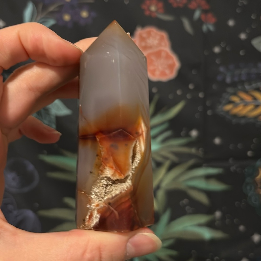 Carnelian agate tower